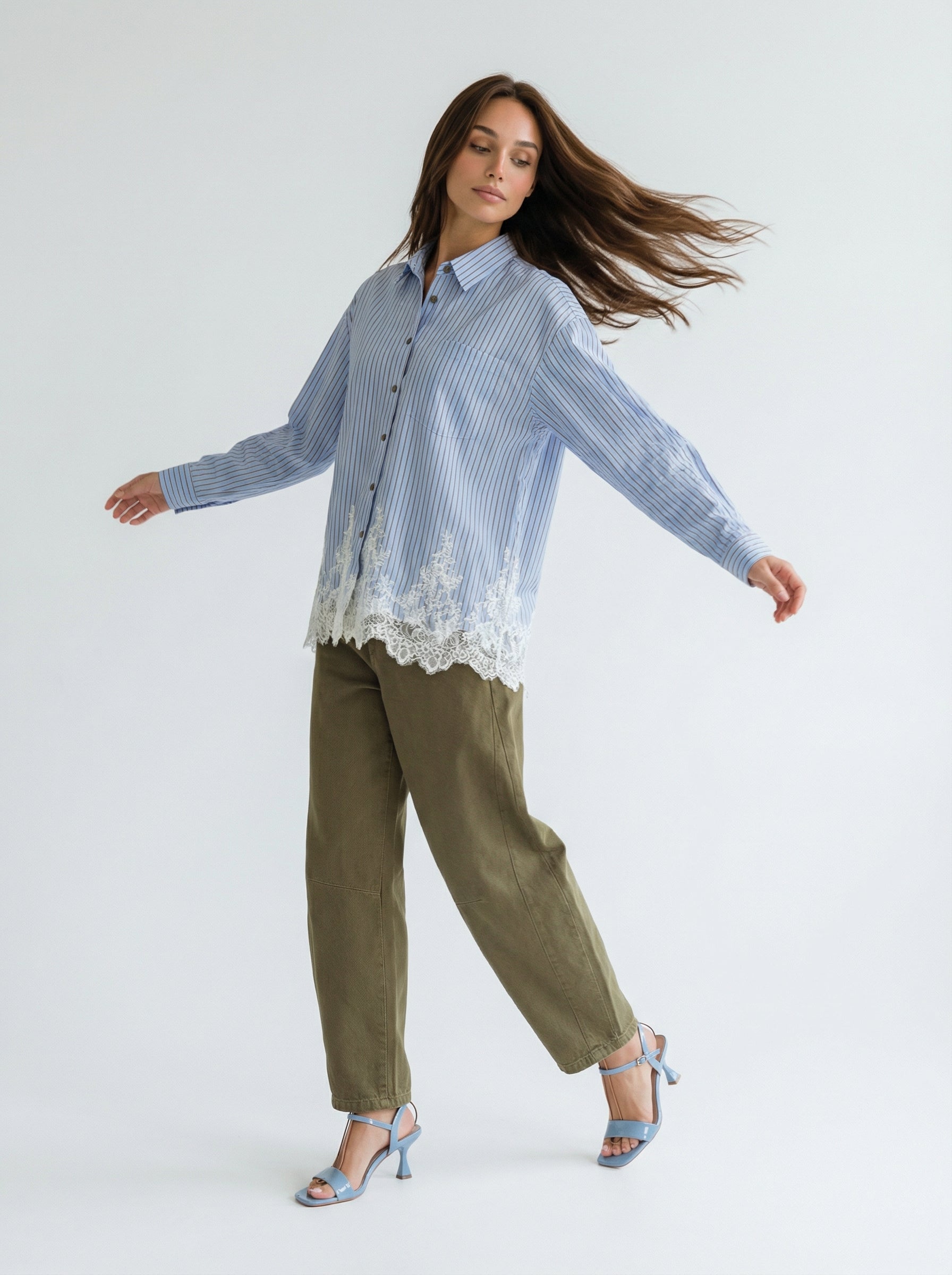 Camicia Clio - Righe azzurre con pizzo donna