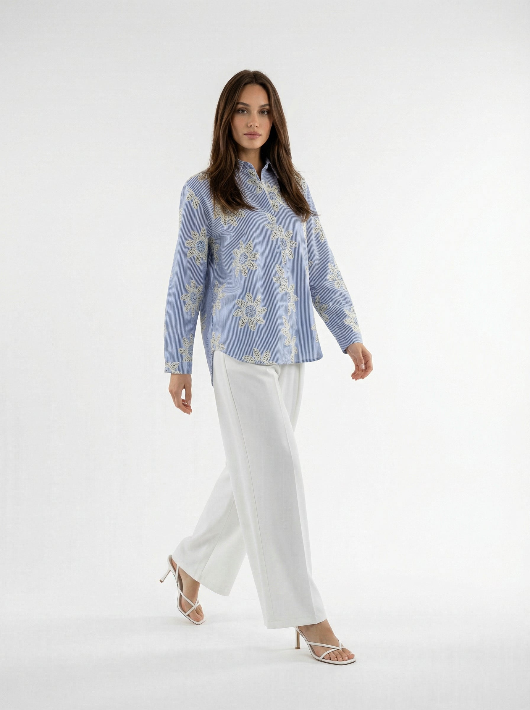 Camicia Livia a righe con ricami floreali – Azzurro e panna donna