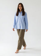 Camicia Victoria over con doppia tasca – Azzurro cielo donna