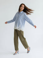 Camicia Clio - Righe azzurre con pizzo donna