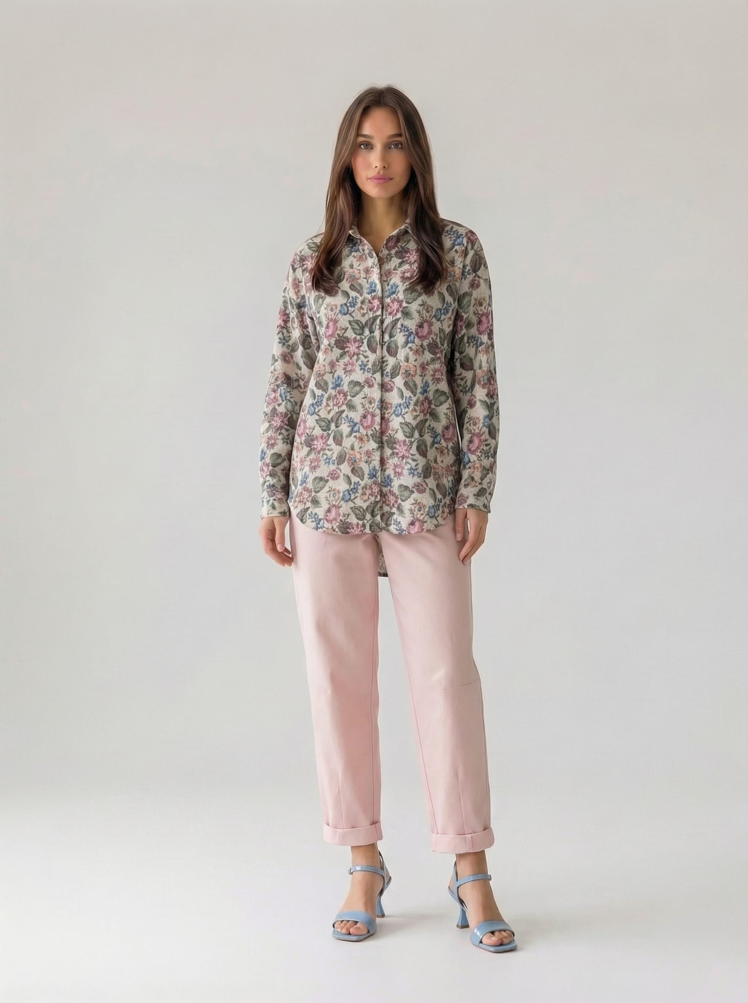 Camicia Flora fantasia floreale – Beige con fiori azzurri donna