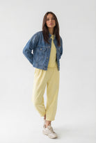 Giubbotto Nolan in denim con collo sfrangiato – jeans medio donna