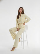 Blusa Elara con pinces e collo coreano – giallo burro donna