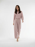 Blusa Elara con pinces e collo coreano – rosa cipria donna